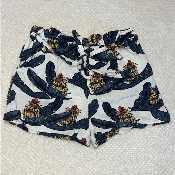 H&M Pants - Desmond & Dempsey H&M Women Shorts Linen Blend Tropical Print Blue White Size 10